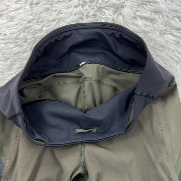 Lululemon Smooth Stride Tight Dark Olive / Black - Picture 4 of 6